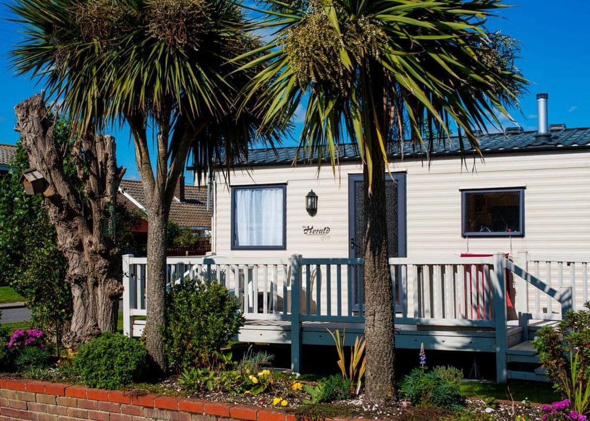 Eastern Beach Caravan Park Кейстър-он-Сий Екстериор снимка